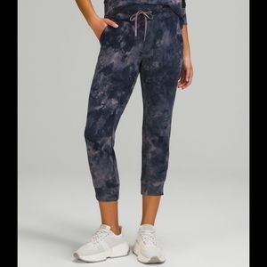 EUC lululemon Ready to Rulu jogger in lunar rock & true navy diamond dye size 6